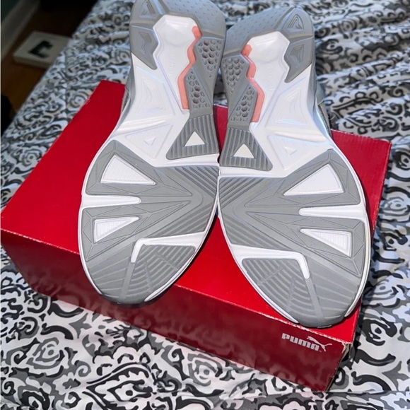 Puma - Picture 4 of 5